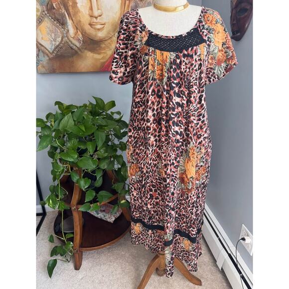 Vintage 1990’s Leopard and Floral House Dress - Picture 2 of 7